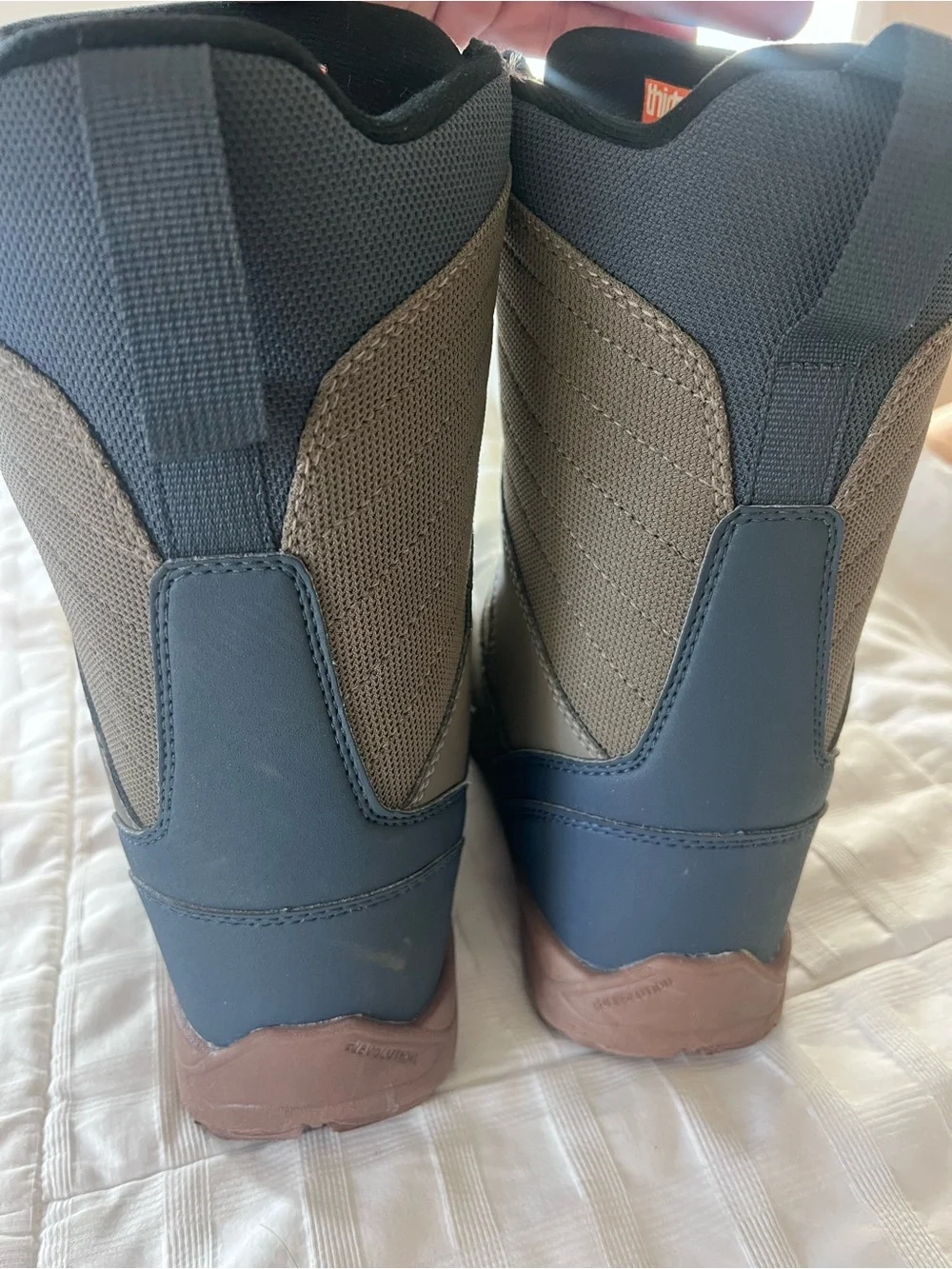 ThirtyTwo Kids BOA Snowboard Boots- size 4- blue and brown